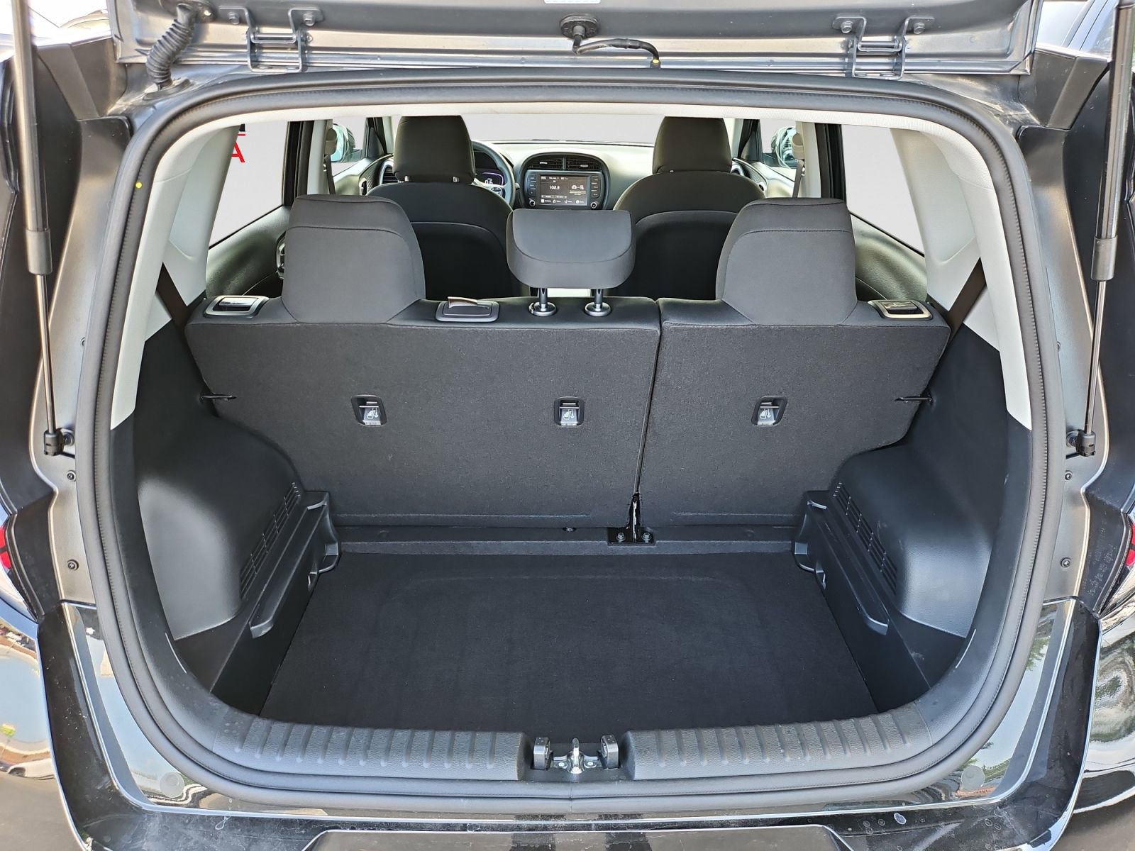 Used 2025 Kia Soul LX FWD image 13