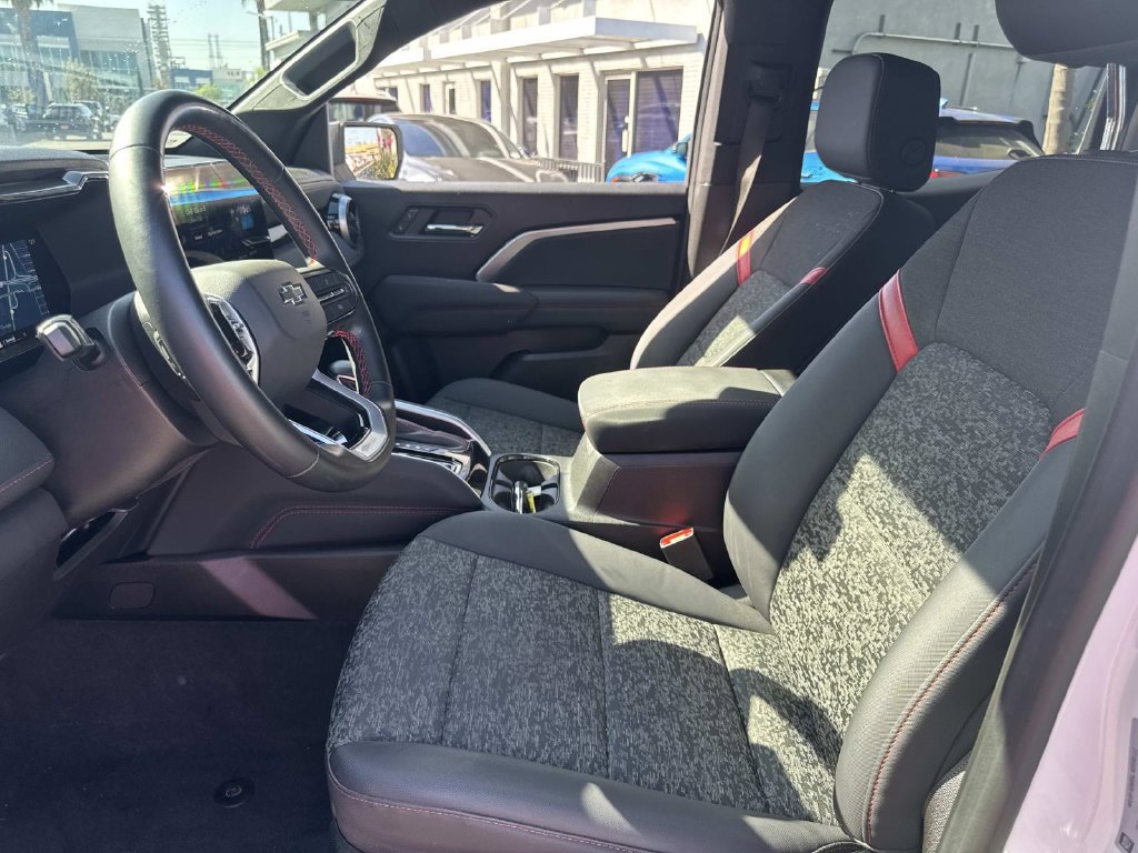 Used 2025 Chevrolet Colorado Z71 AWD/4WD image 17