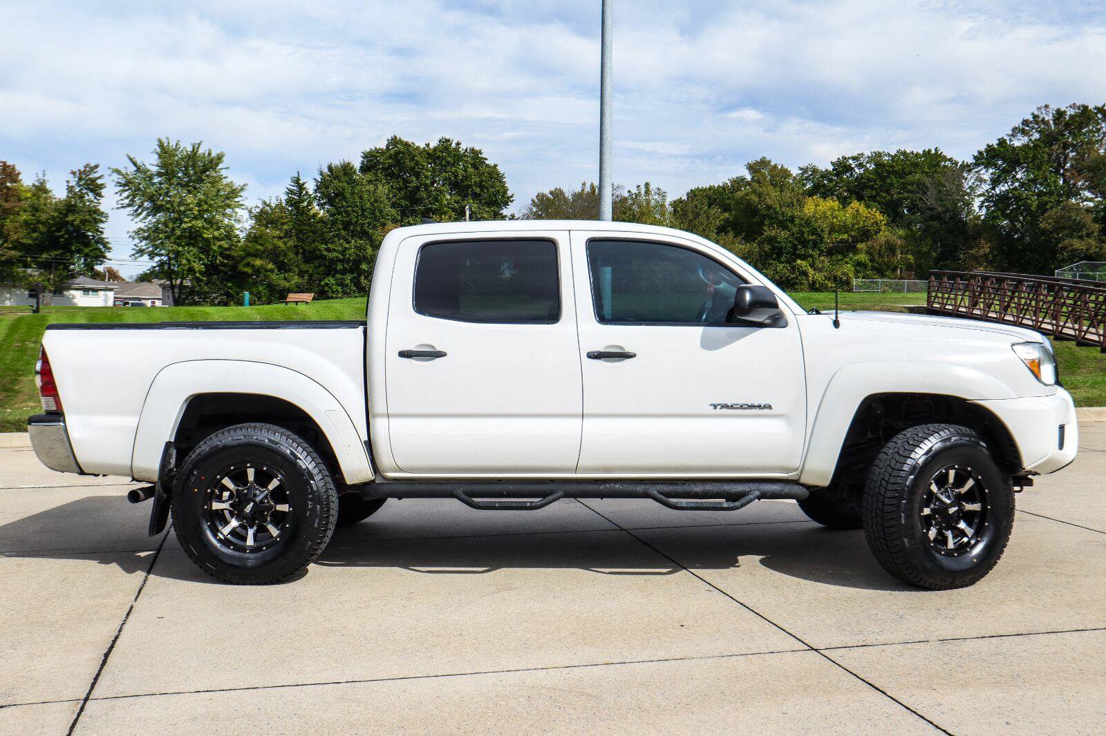 Used 2015 Toyota Tacoma 4x4 Double Cab w/ SR5 Package image 5