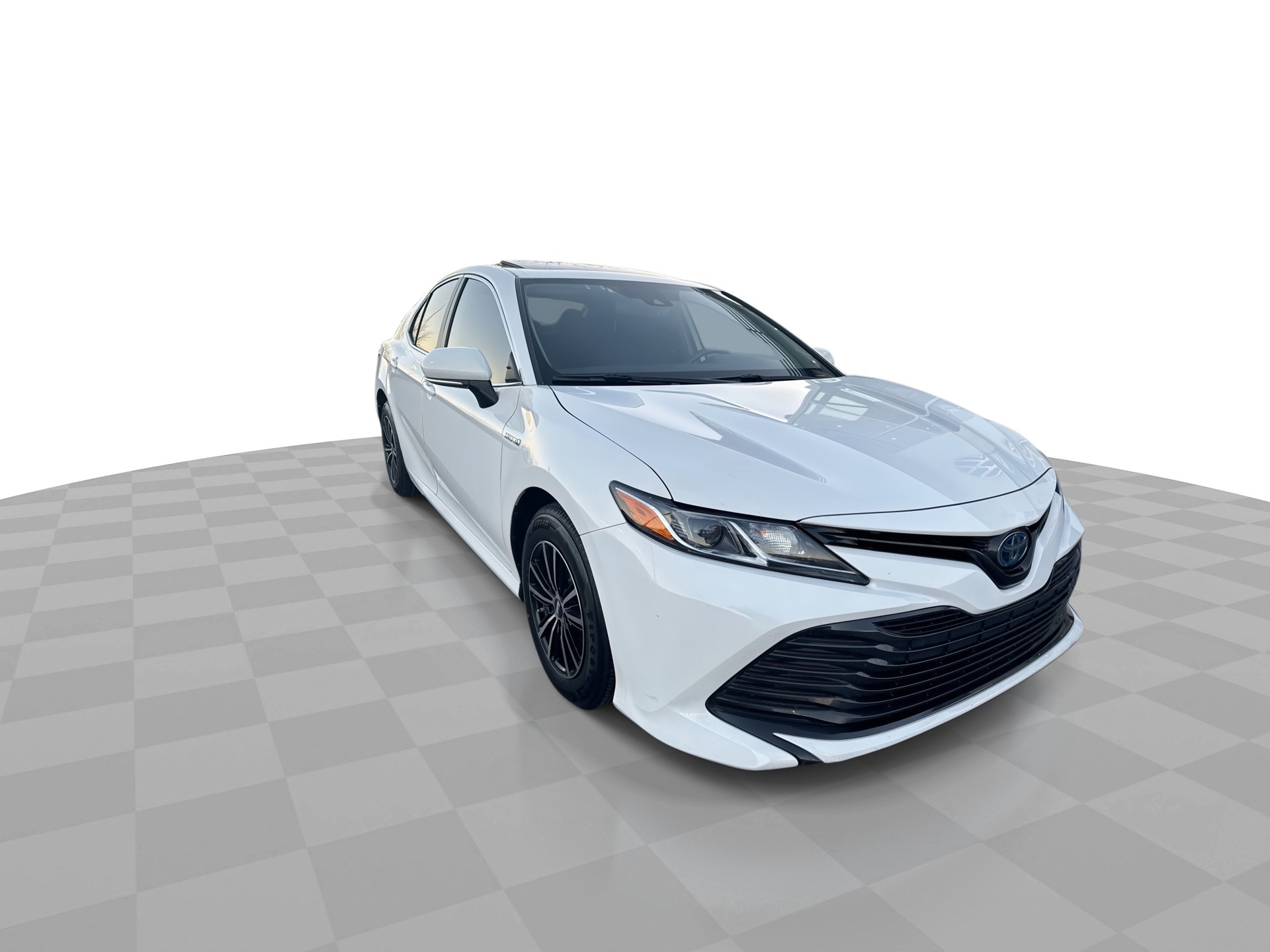 Used 2020 Toyota Camry LE image 2
