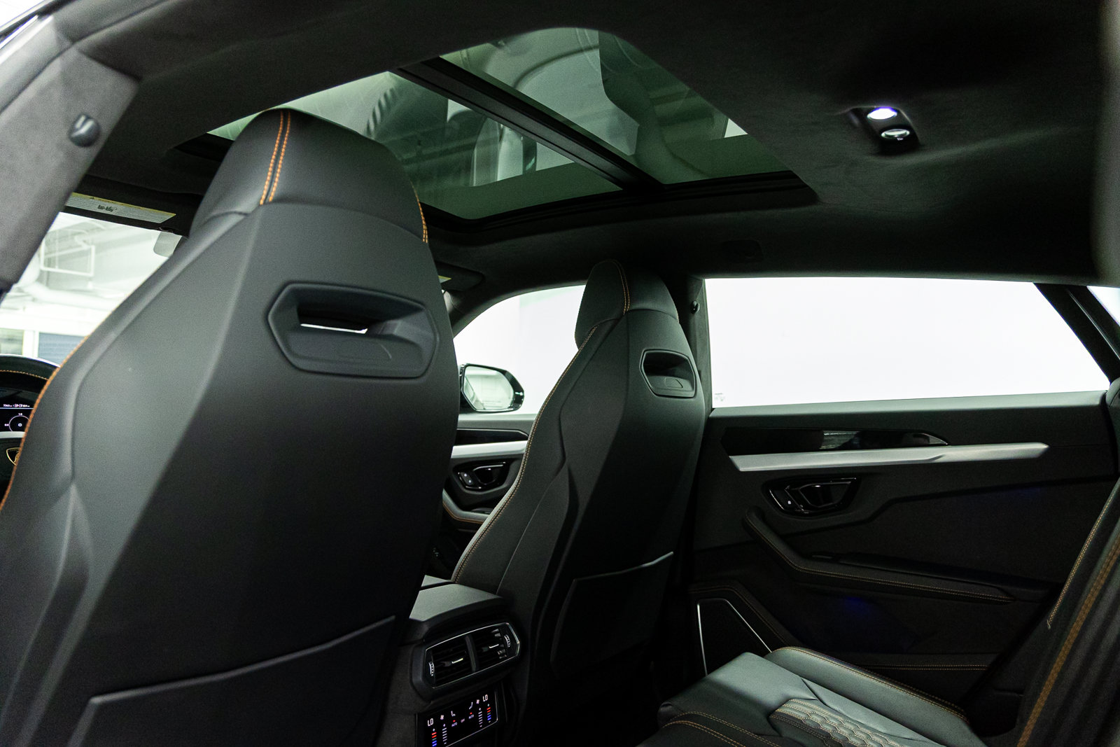 Used 2025 Lamborghini Urus S AWD/4WD image 31