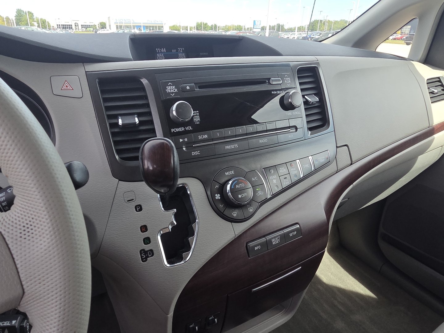 Used 2013 Toyota Sienna XLE FWD image 27