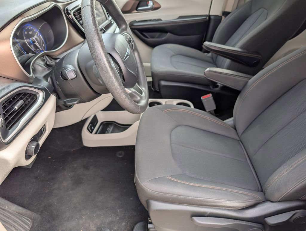 Used 2018 Chrysler Pacifica L image 8