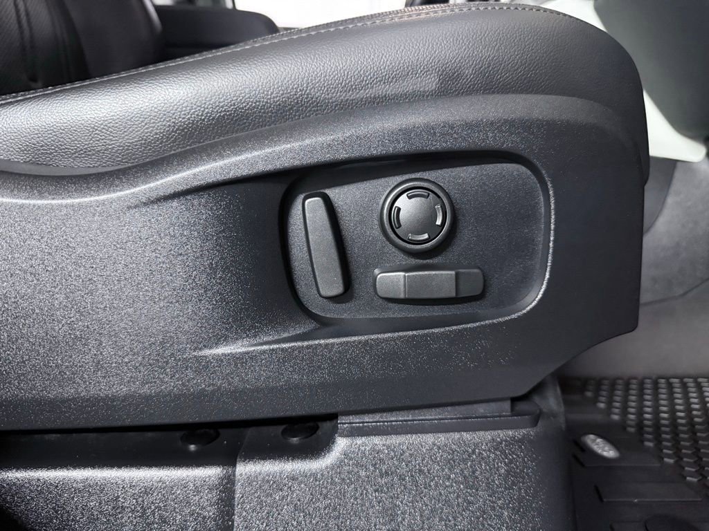 Used 2022 Land Rover Defender 110 X-Dynamic SE image 28