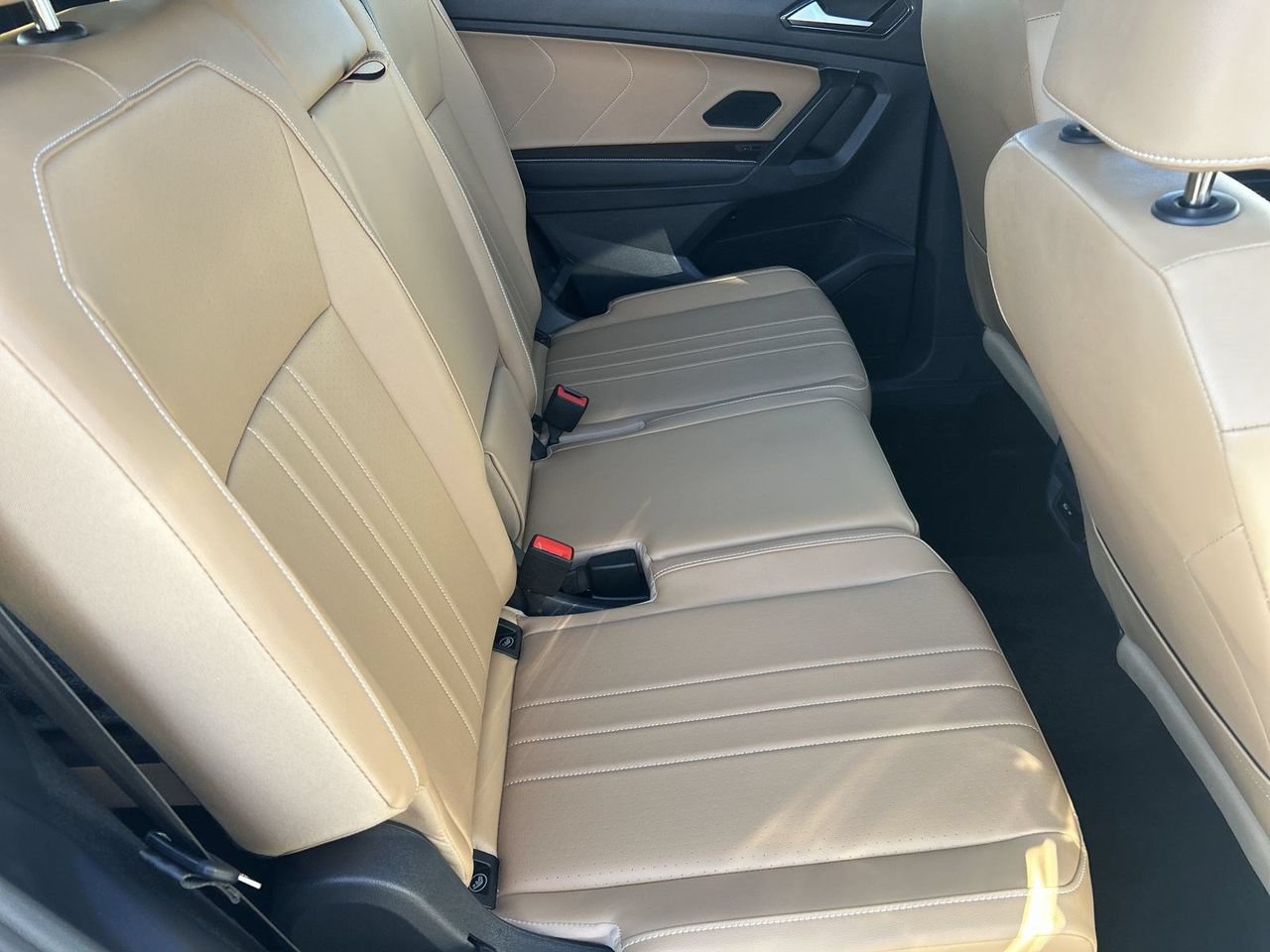 Certified 2024 Volkswagen Tiguan SE R-Line FWD image 10