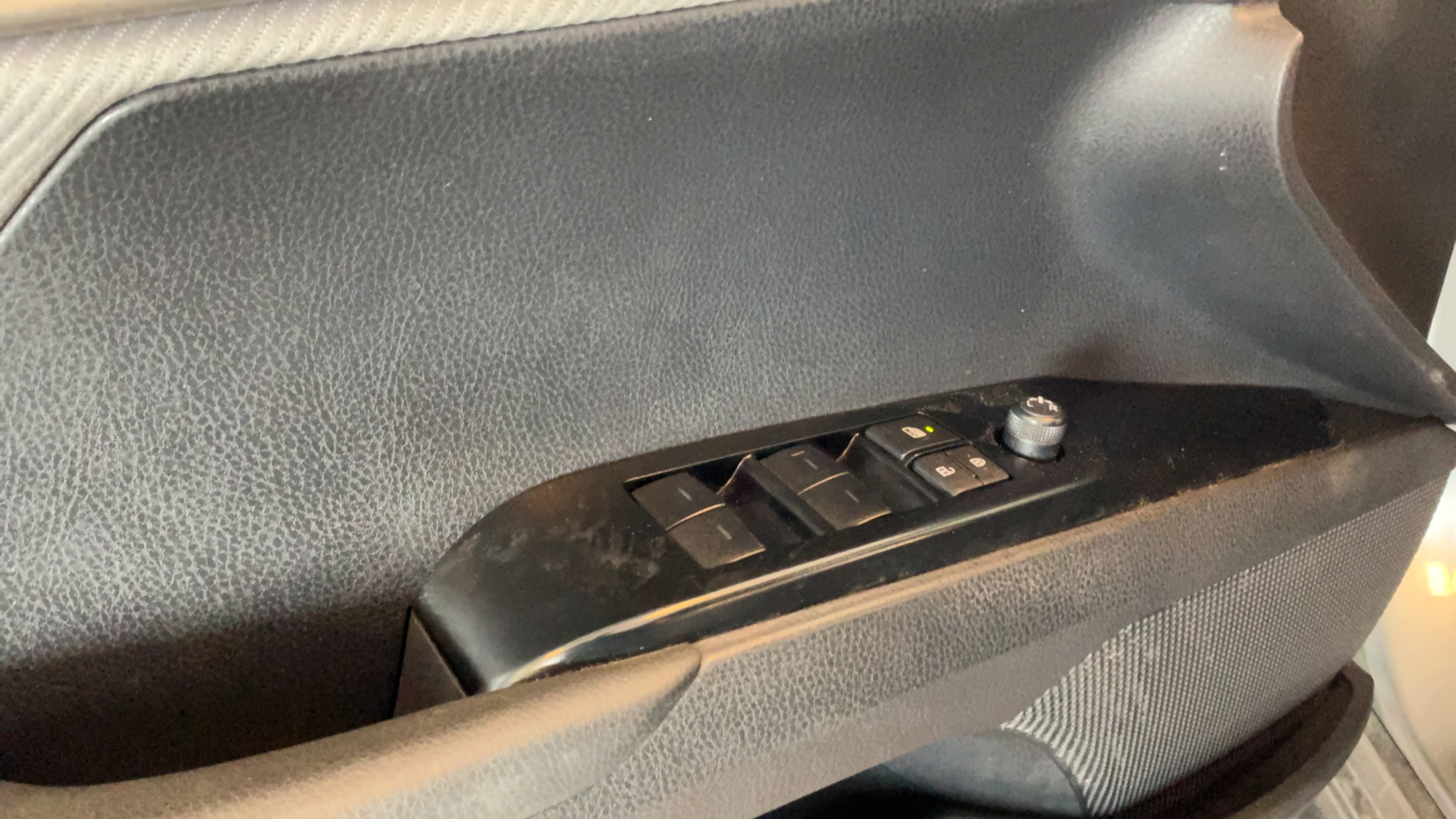 Used 2025 Toyota Camry SE w/ Convenience Package FWD image 22
