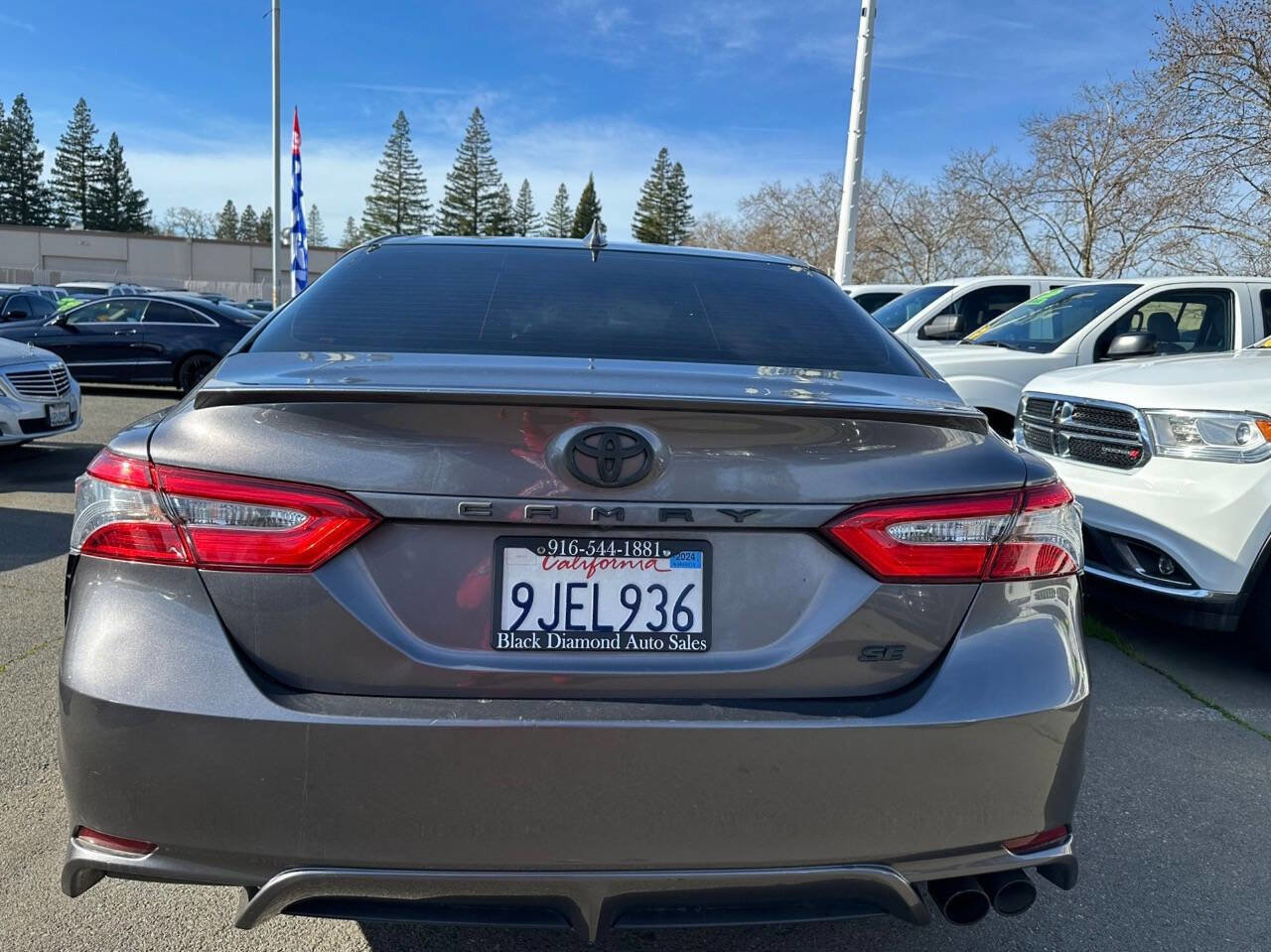 Used 2019 Toyota Camry SE w/ Convenience Package image 5