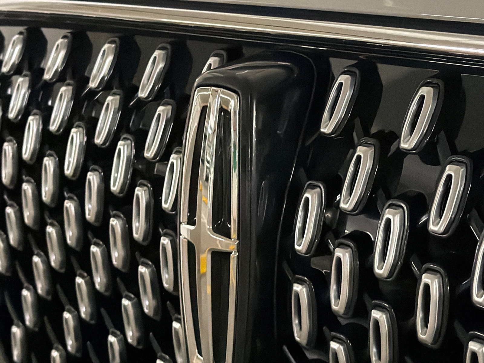 New 2027 Lincoln Aviator AWD image 14