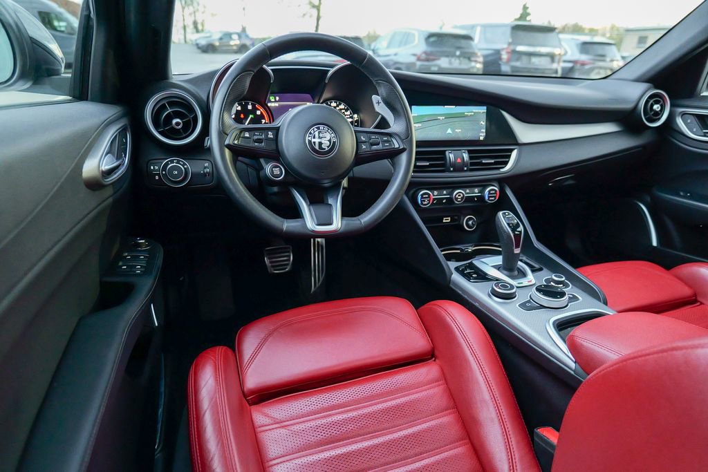Used 2023 Alfa Romeo Giulia Veloce AWD/4WD image 40