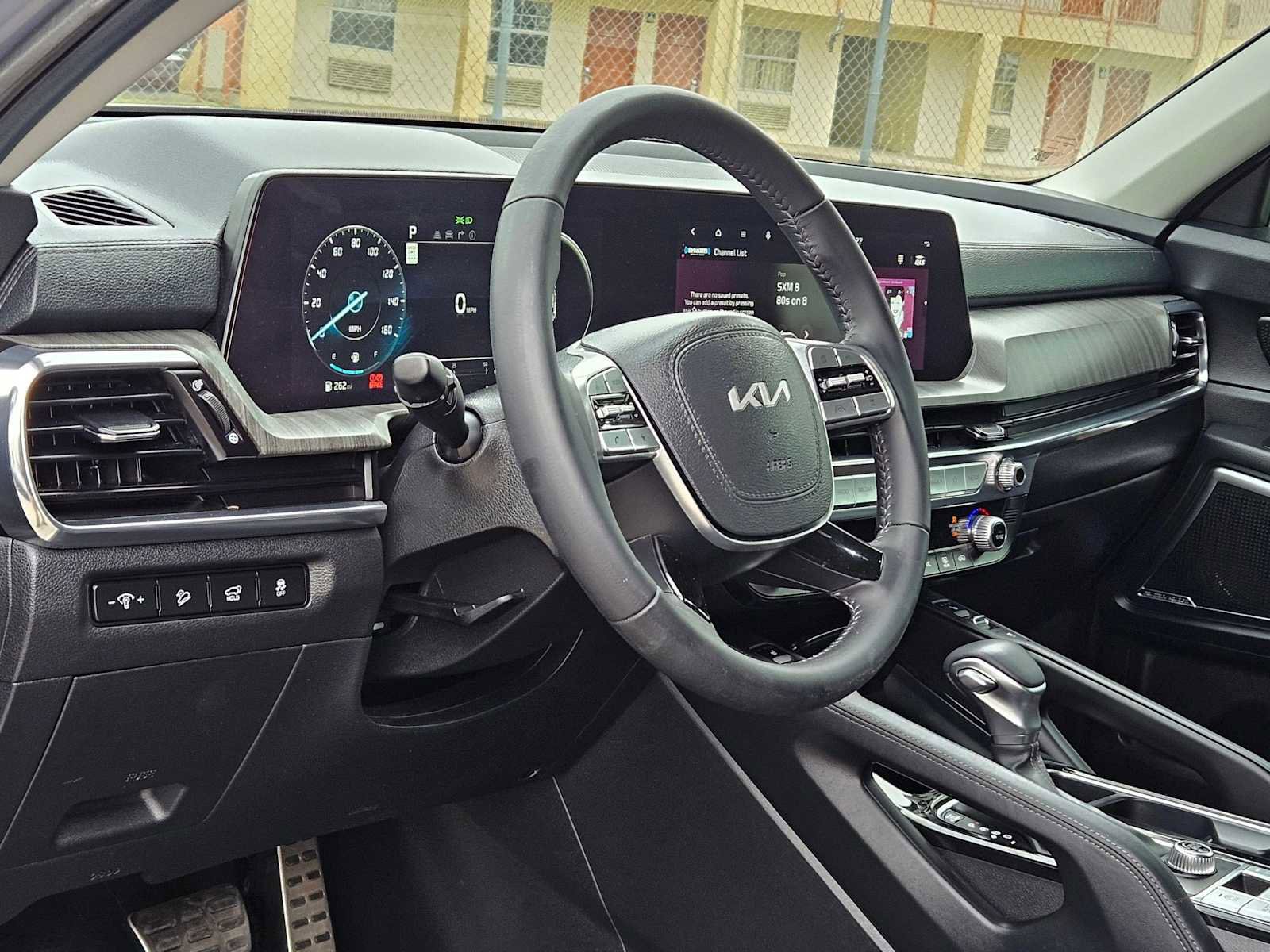 Used 2025 Kia Telluride SX image 2