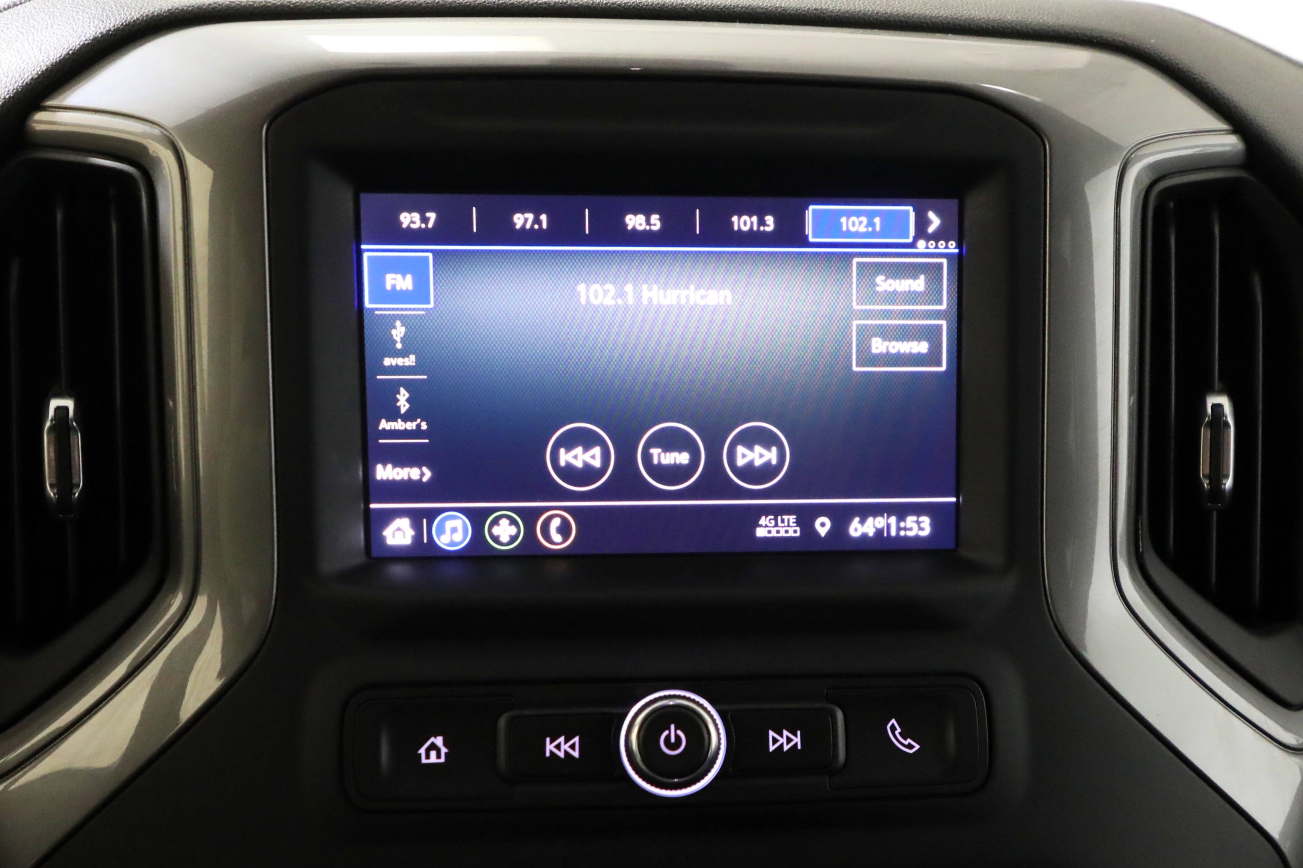 Used 2022 Chevrolet Silverado 2500 Custom w/ Custom Value Package image 5