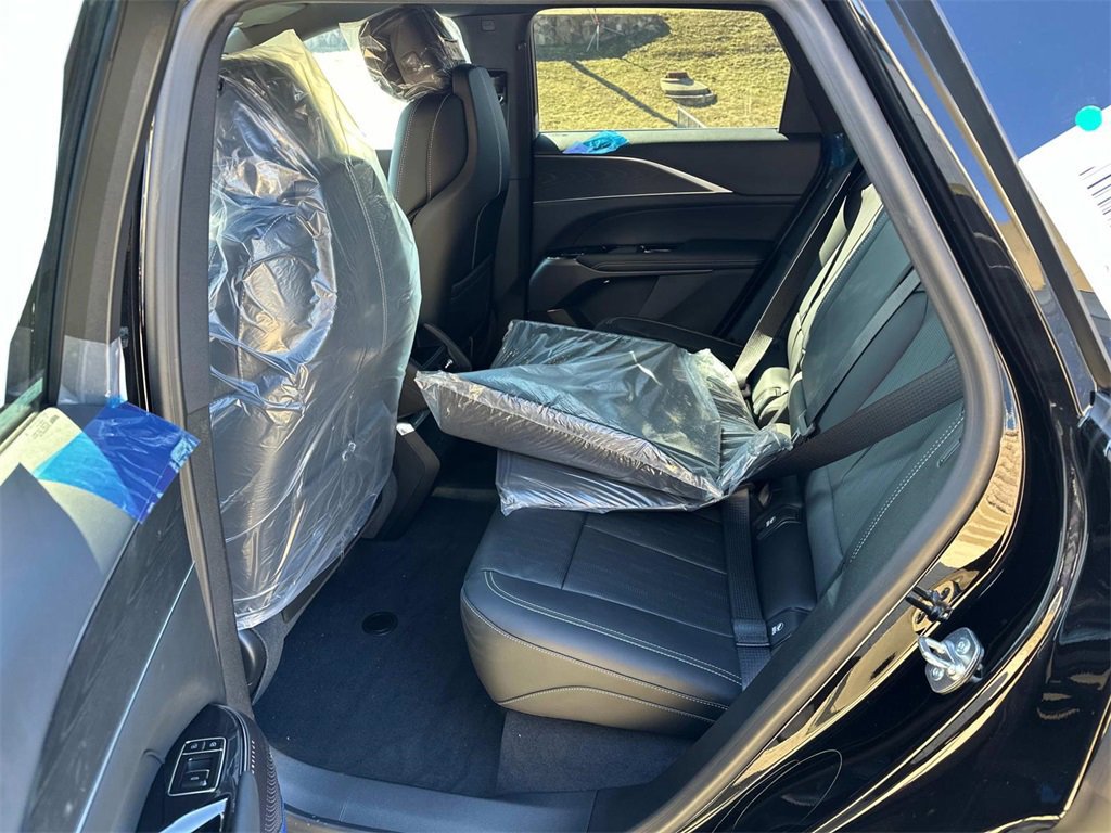 New 2025 Cadillac Lyriq Luxury image 9