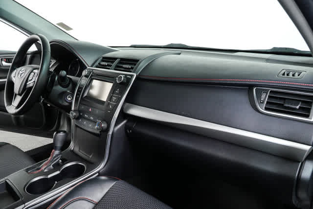Used 2016 Toyota Camry SE image 19