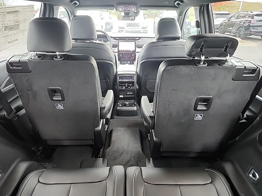 New 2025 Jeep Grand Cherokee L Limited w/ Trailer Tow Package image 19