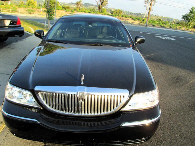 Used 2011 Lincoln Town Car Executive L