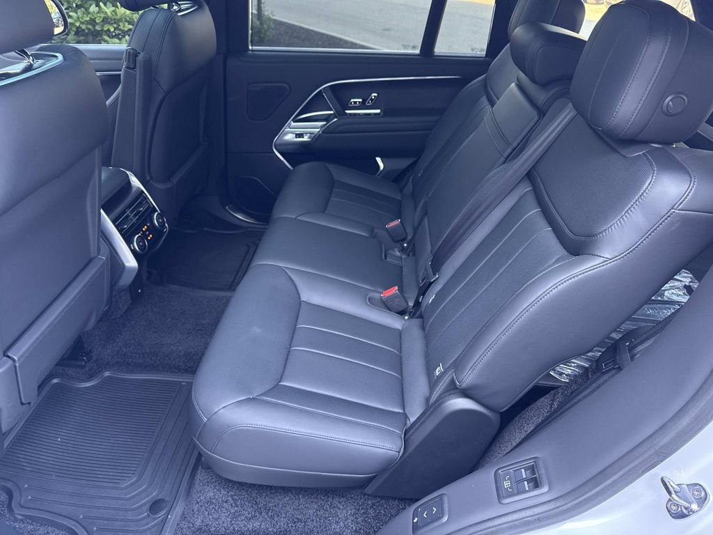 Used 2025 Land Rover Range Rover Long Wheelbase SE AWD/4WD image 16