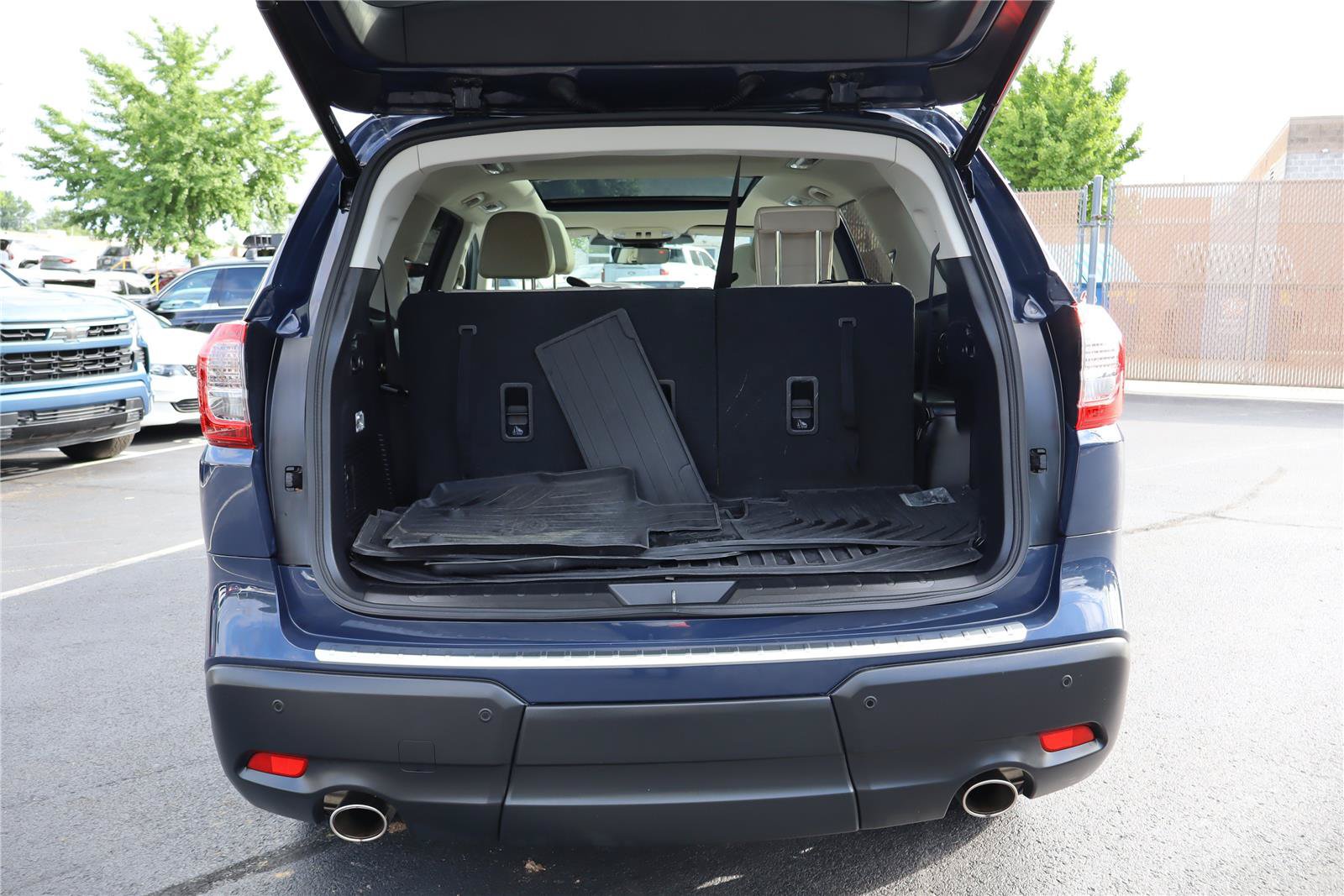 Used 2023 Subaru Ascent Limited w/ Technology Package AWD/4WD image 5
