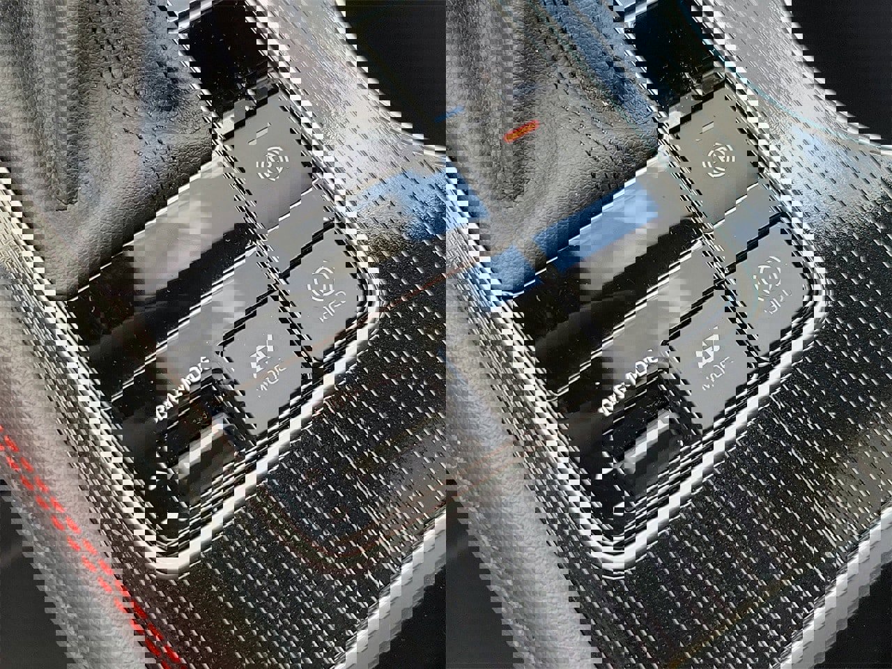 Used 2025 Toyota Sienna XSE w/ XSE Plus Package image 30