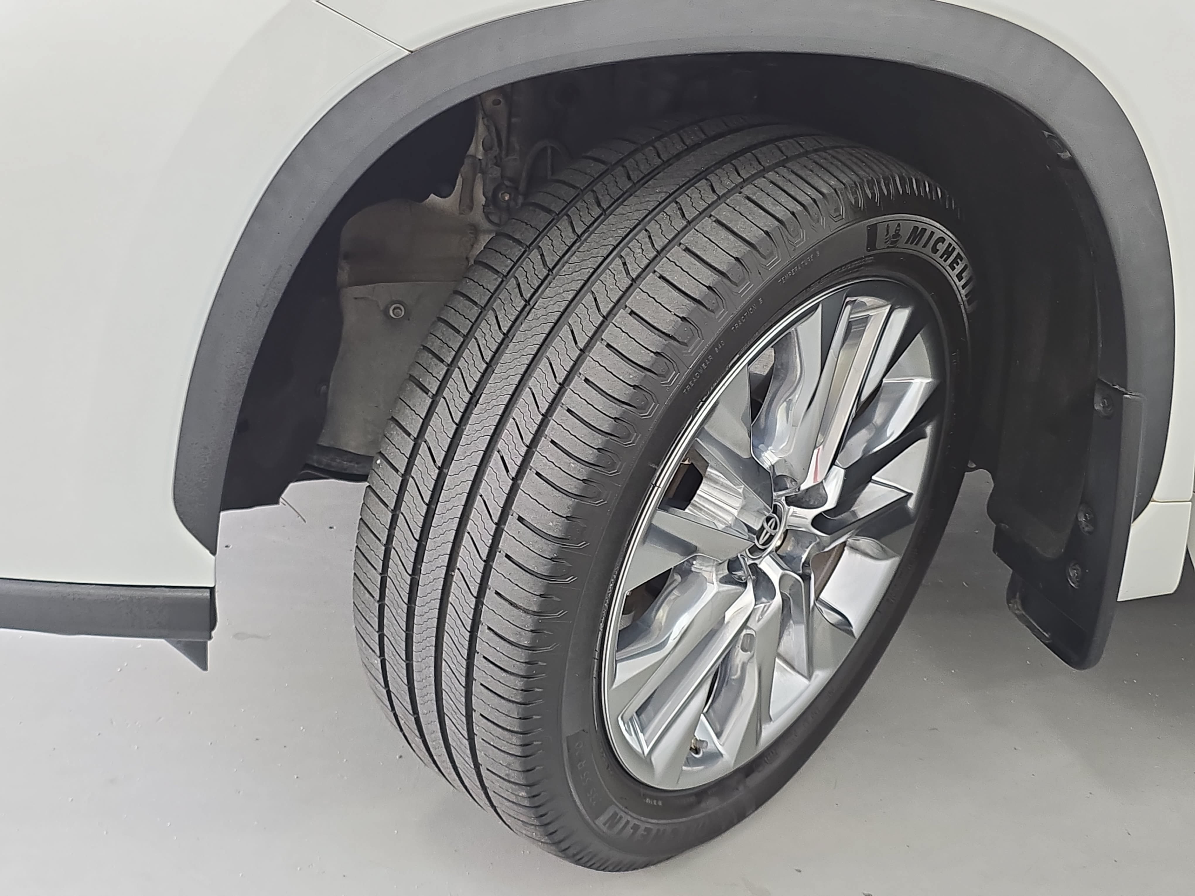 Used 2023 Toyota Highlander Limited FWD image 33