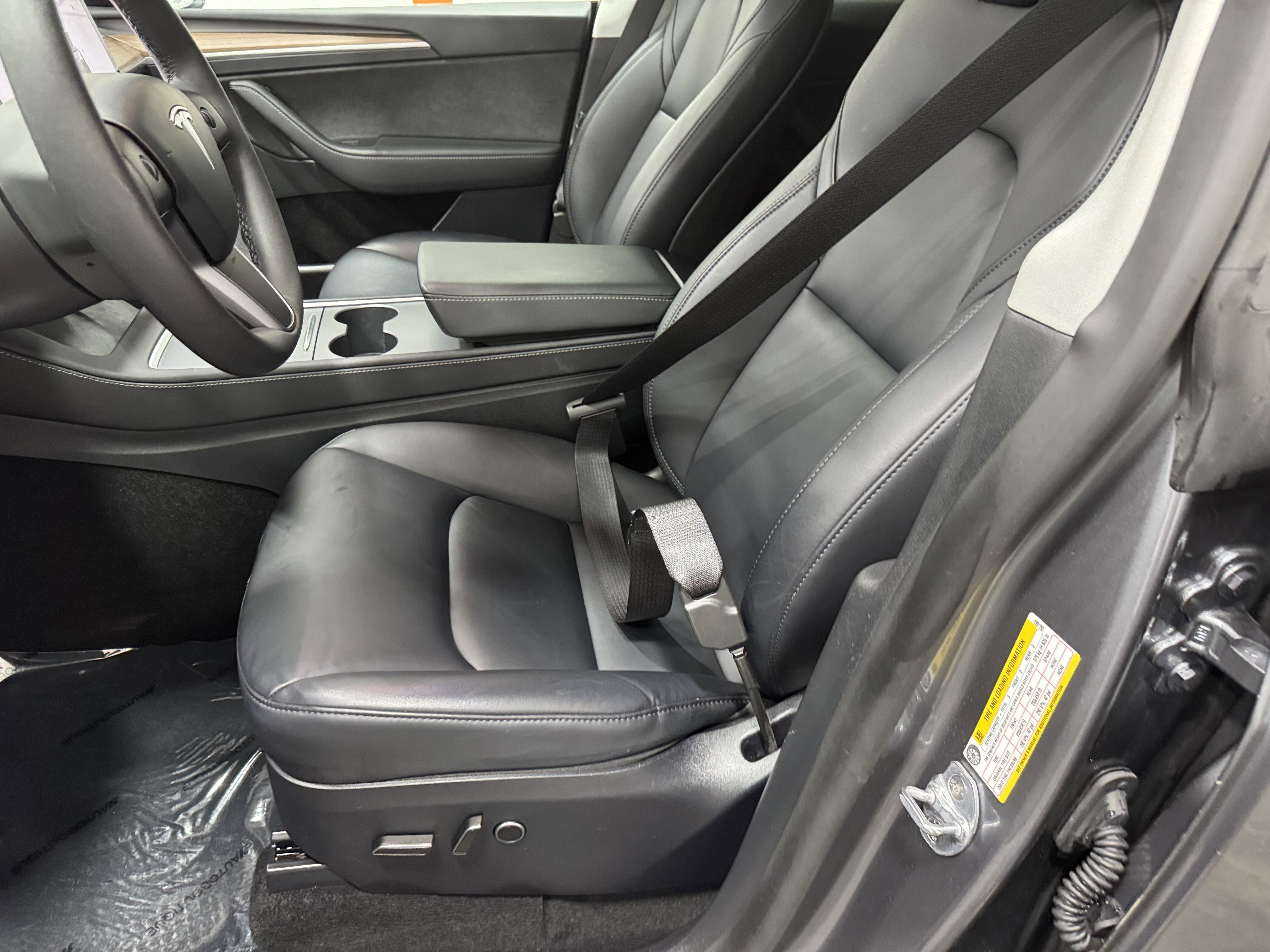 Used 2024 Tesla Model Y Long Range AWD/4WD image 26
