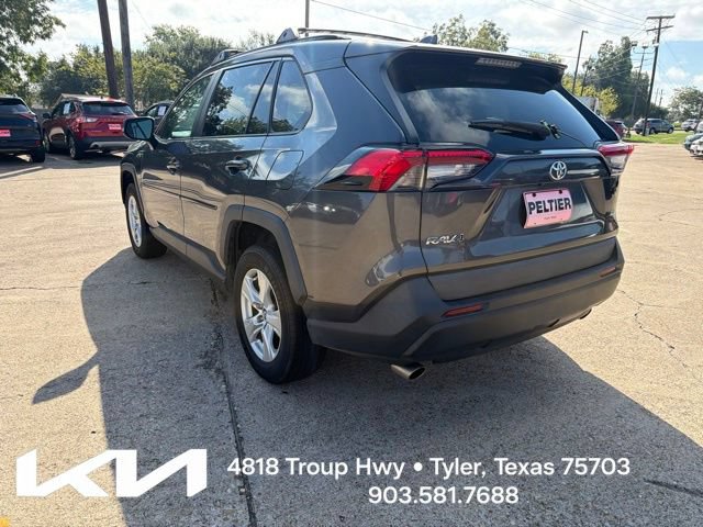 Used 2020 Toyota RAV4 XLE w/ Convenience Package FWD image 8