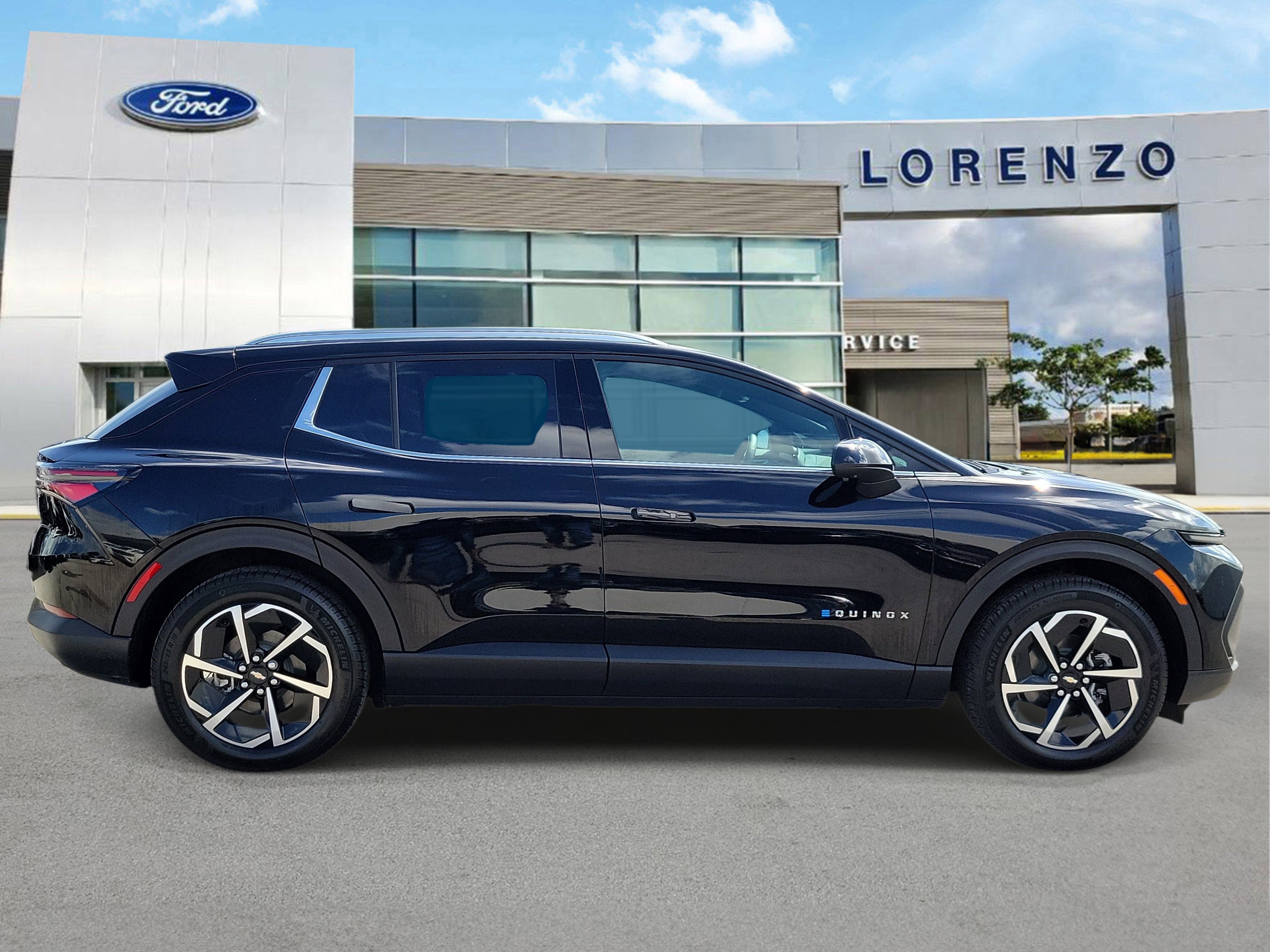 Used 2026 Chevrolet Equinox EV LT FWD image 4