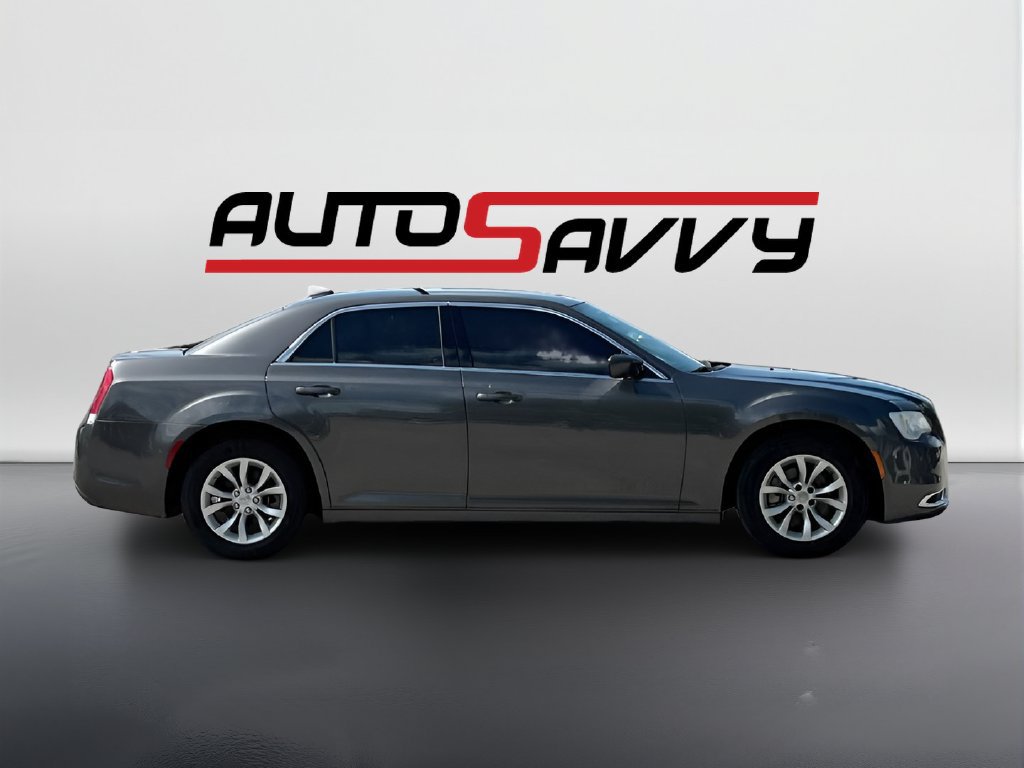 Used 2023 Chrysler 300 Touring RWD image 8