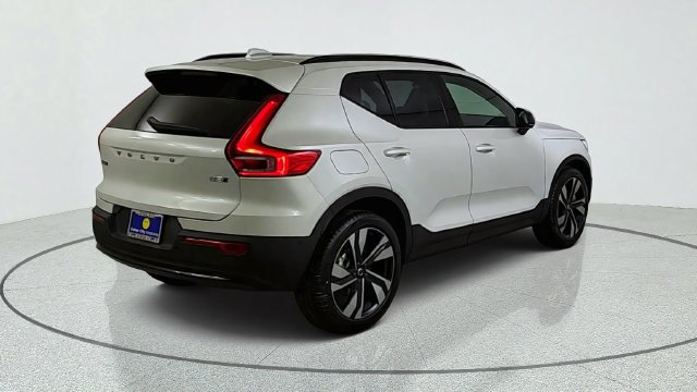 New 2026 Volvo XC40 B5 Plus w/ Protection Package Premier AWD/4WD image 4