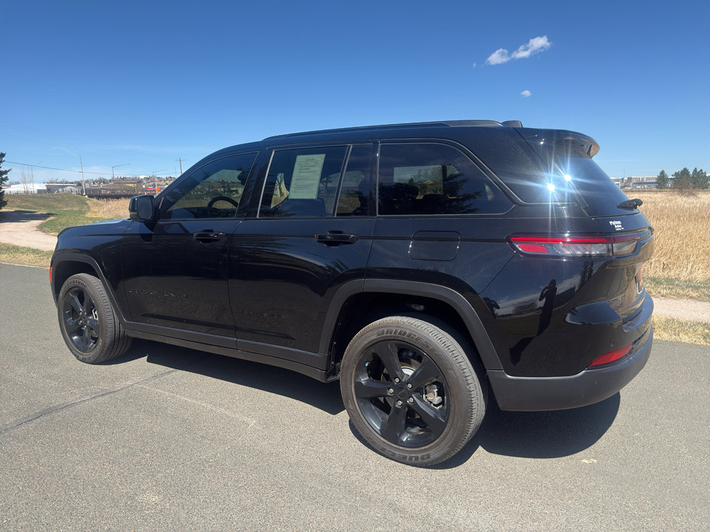 Used 2024 Jeep Grand Cherokee Altitude AWD/4WD image 5