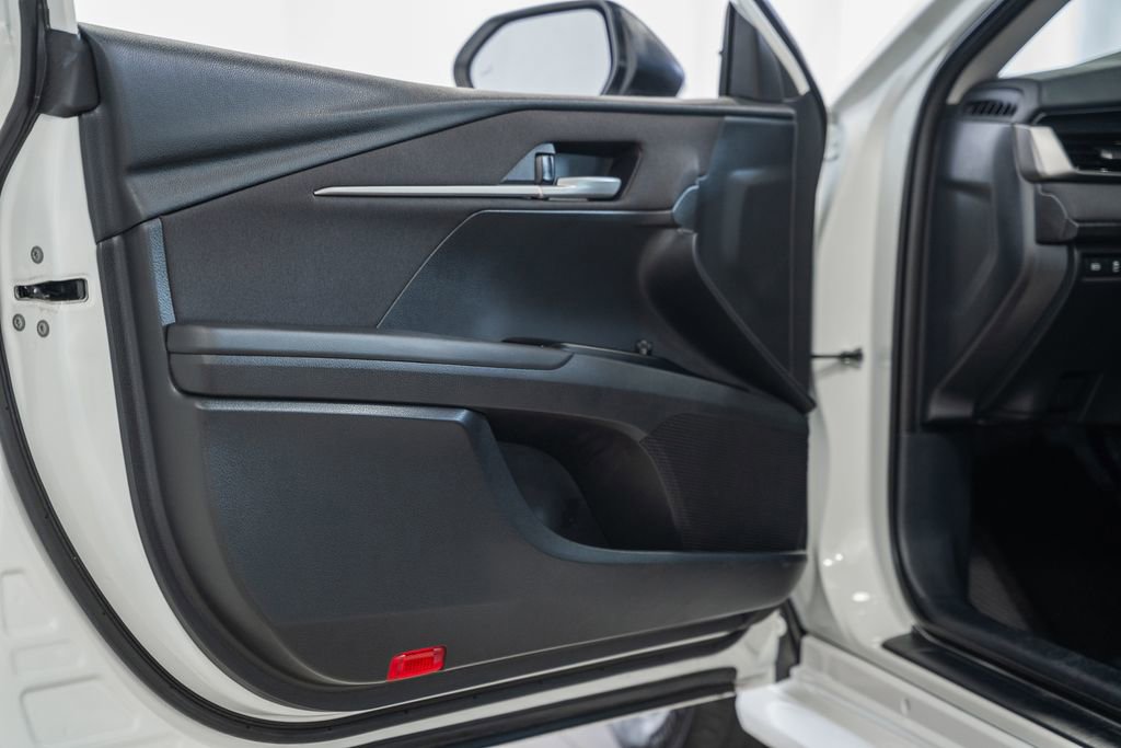 Used 2025 Toyota Camry LE image 33