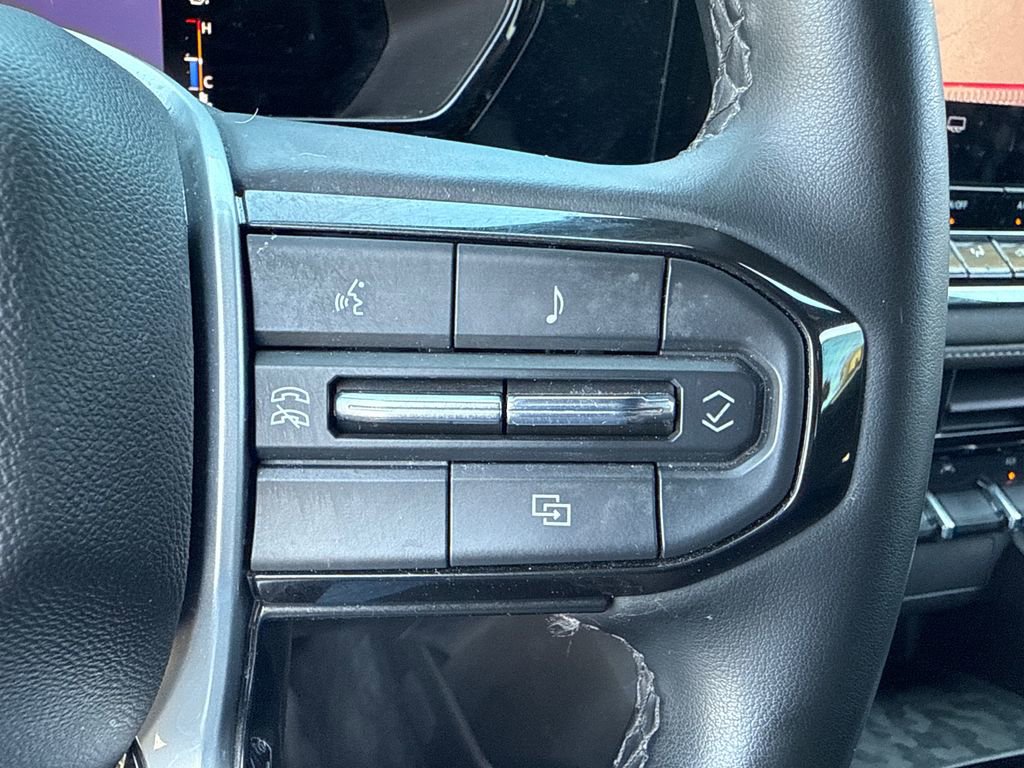 Used 2023 Chevrolet Colorado LT AWD/4WD image 31