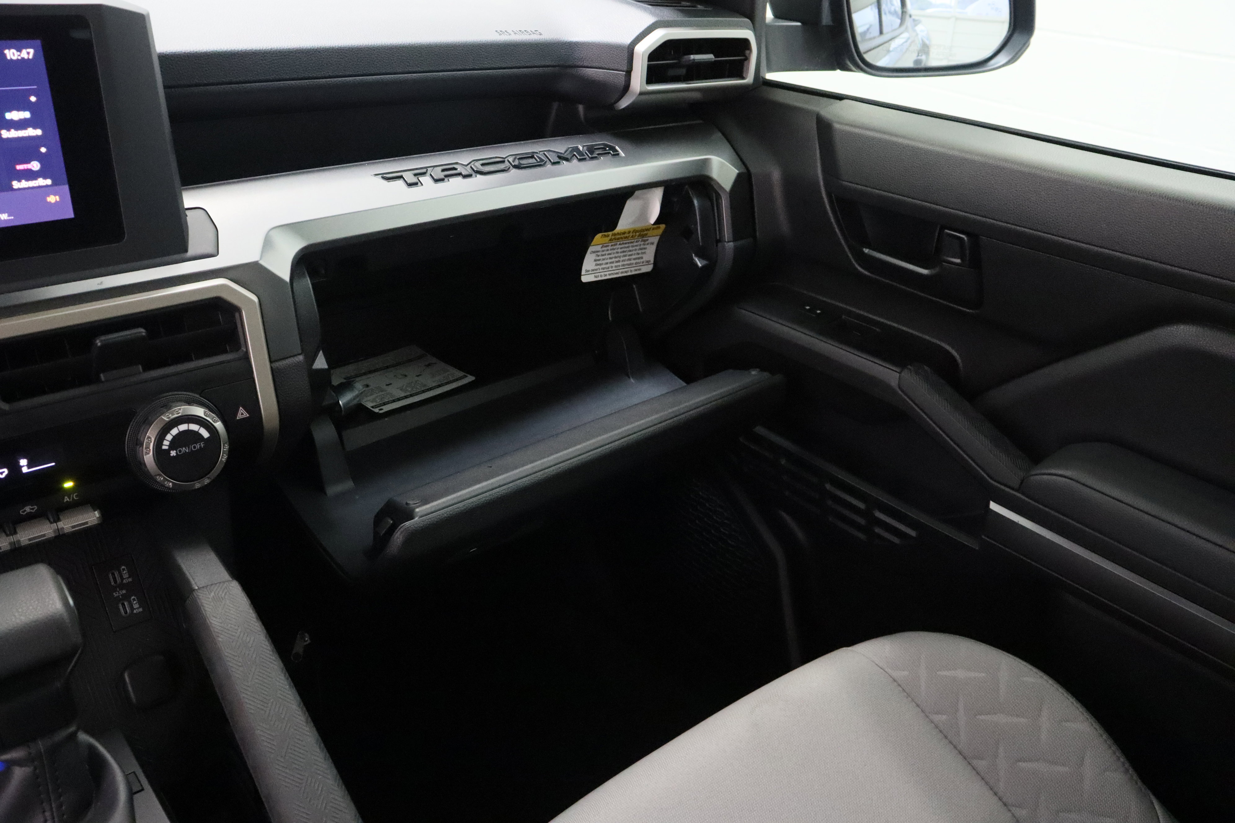 Used 2025 Toyota Tacoma SR5 AWD/4WD image 23