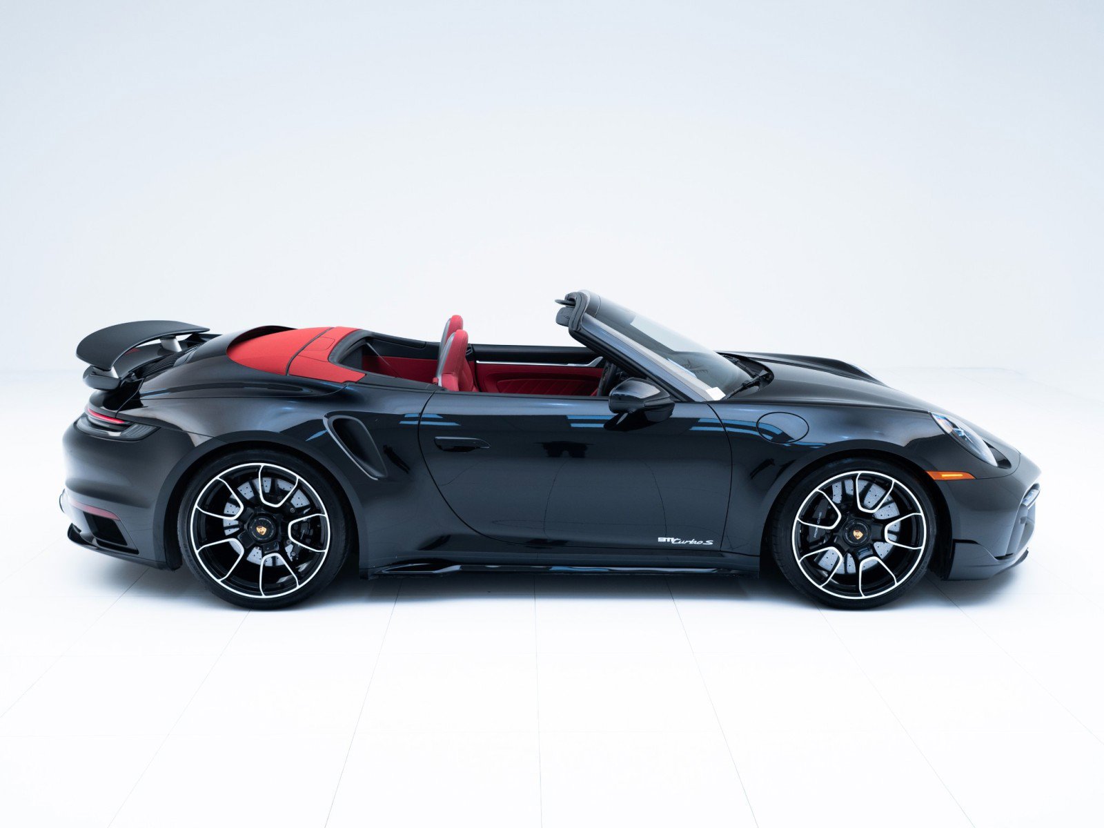 Used 2025 Porsche 911 Turbo image 8