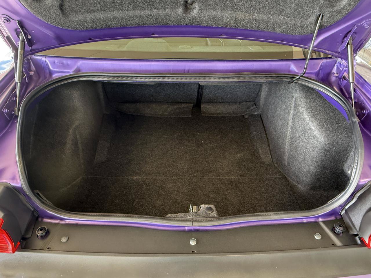 Used 2014 Dodge Challenger R/T RWD image 10