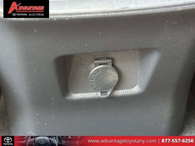 Used 2021 Toyota RAV4 LE AWD/4WD image 17