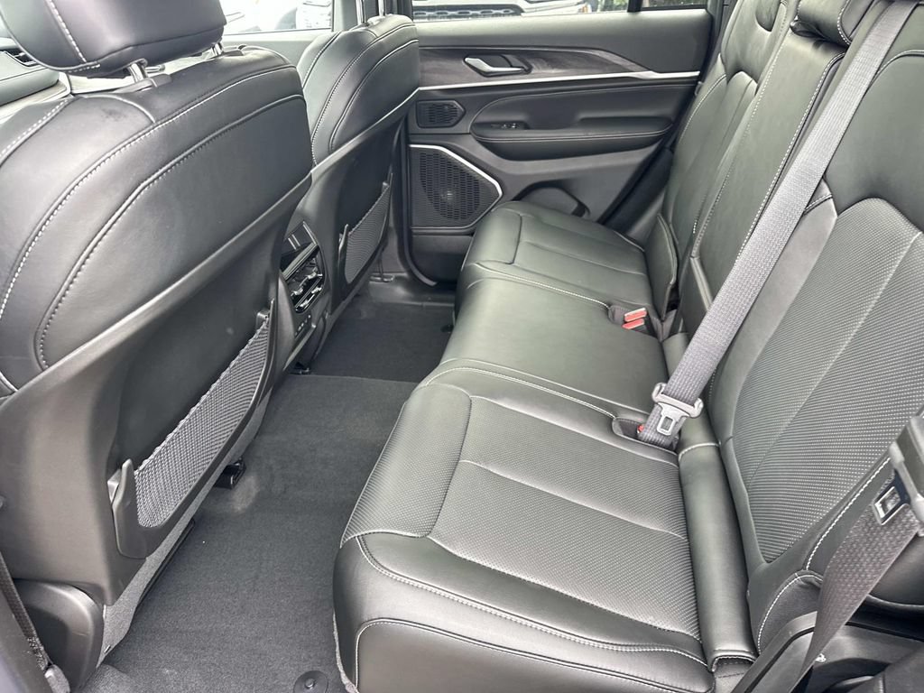 New 2026 Jeep Grand Cherokee Limited AWD/4WD image 16