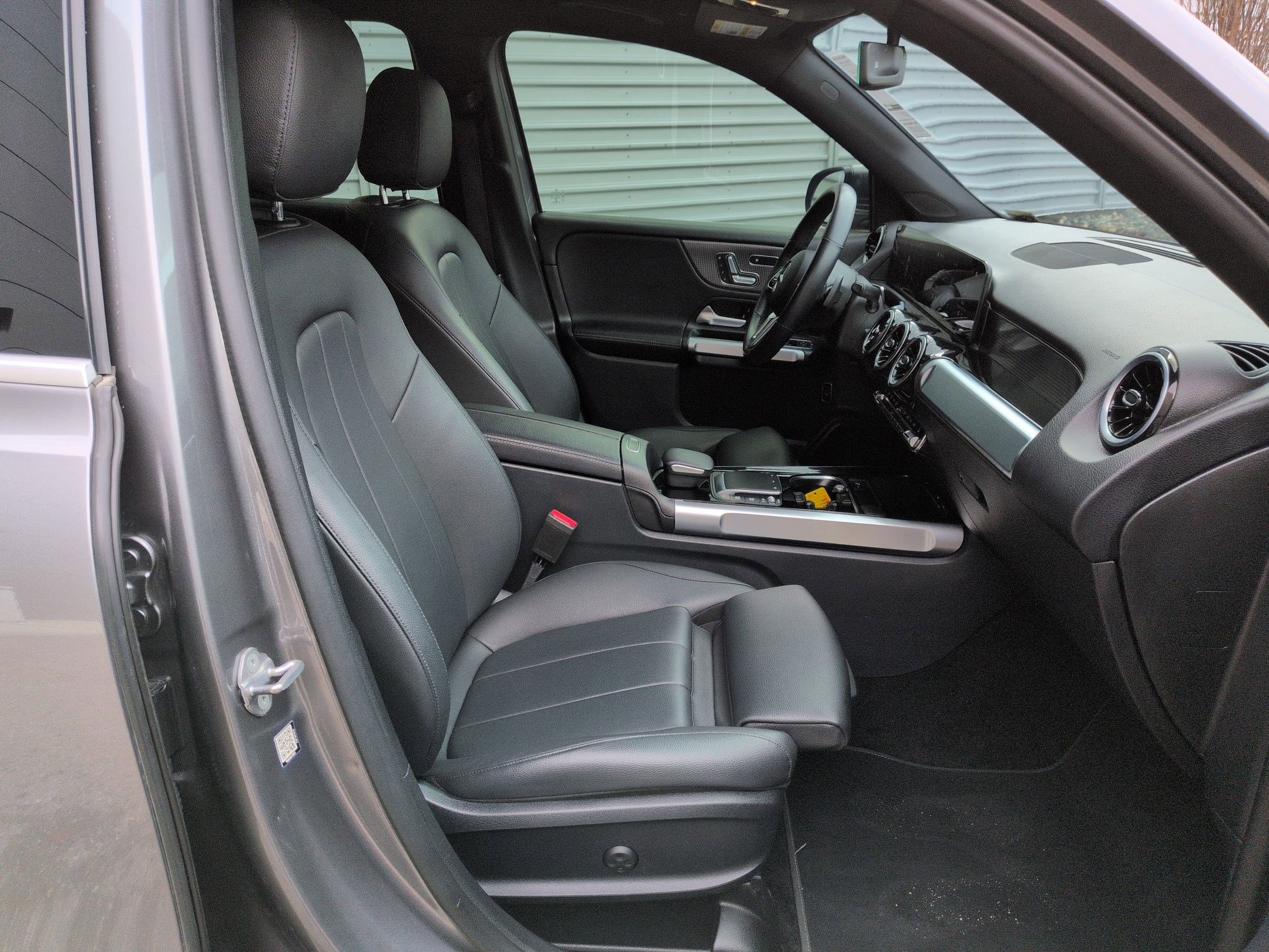 Certified 2023 Mercedes-Benz GLB 250 4MATIC w/ Premium Package image 31