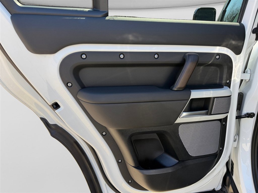 Used 2024 Land Rover Defender 130 S image 17