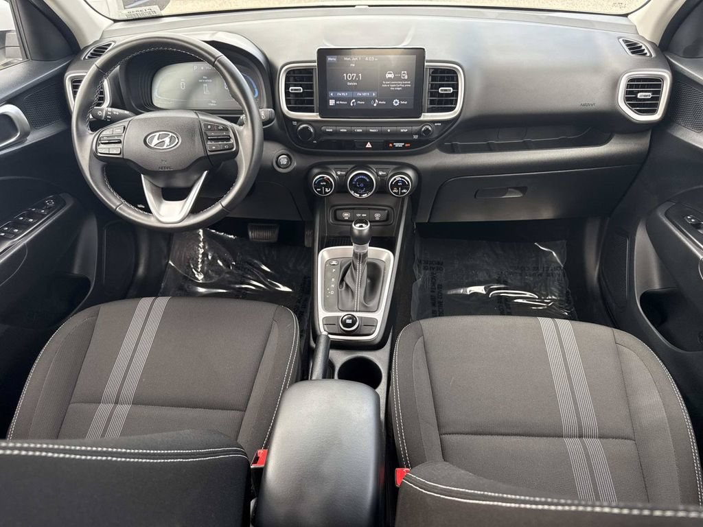Used 2025 Hyundai Venue SEL FWD image 15