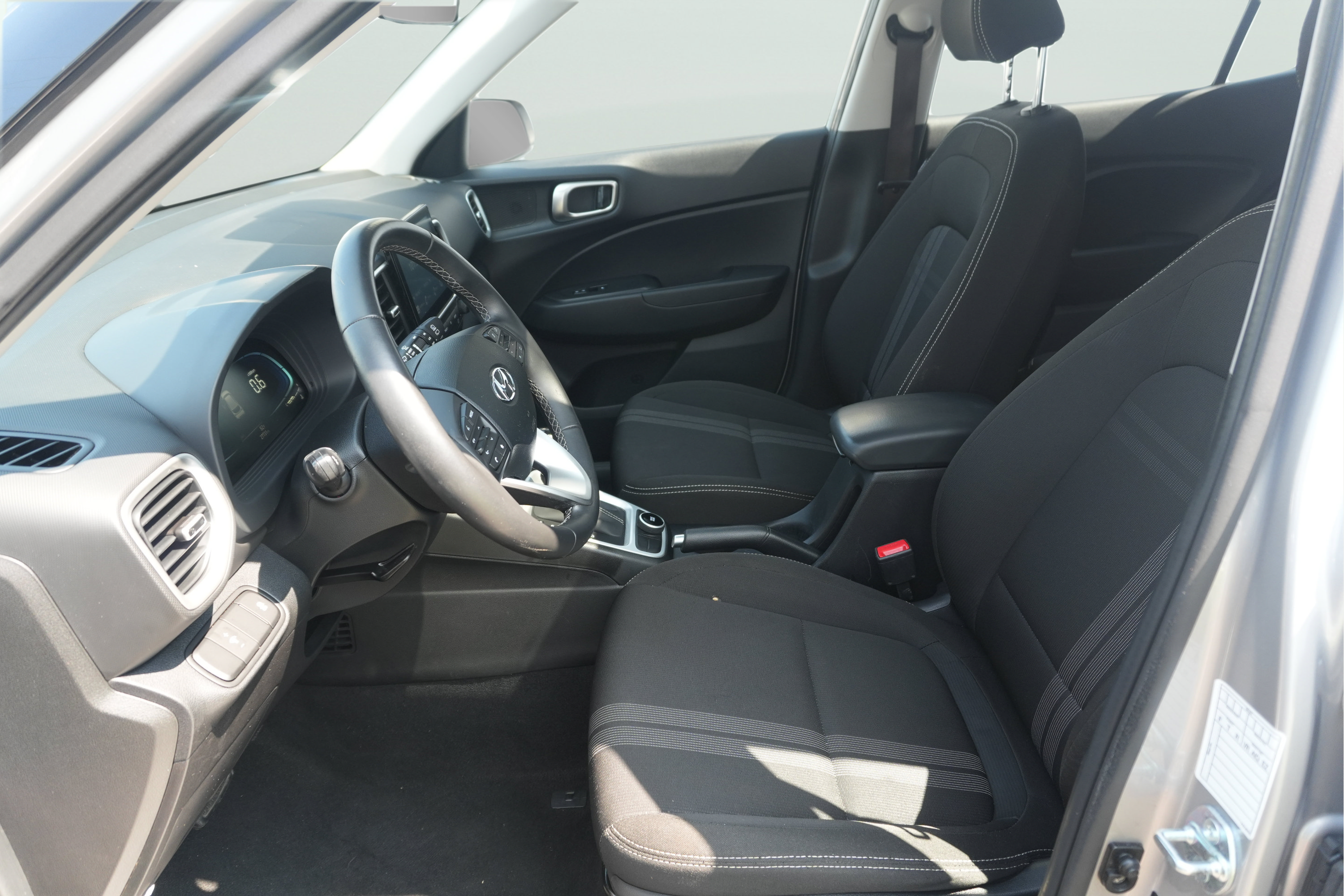 Used 2025 Hyundai Venue SEL FWD image 12
