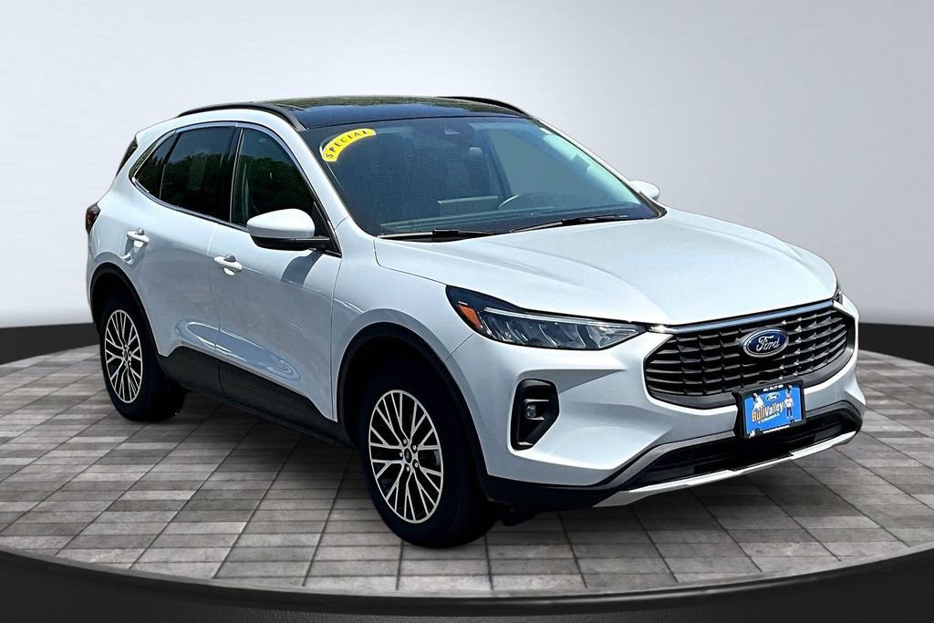 New 2025 Ford Escape SE w/ Class II Trailer Tow Package FWD image 1