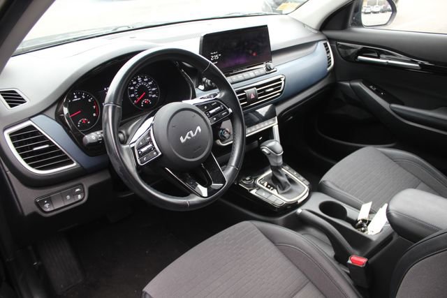 Used 2023 Kia Seltos Nightfall Edition image 3