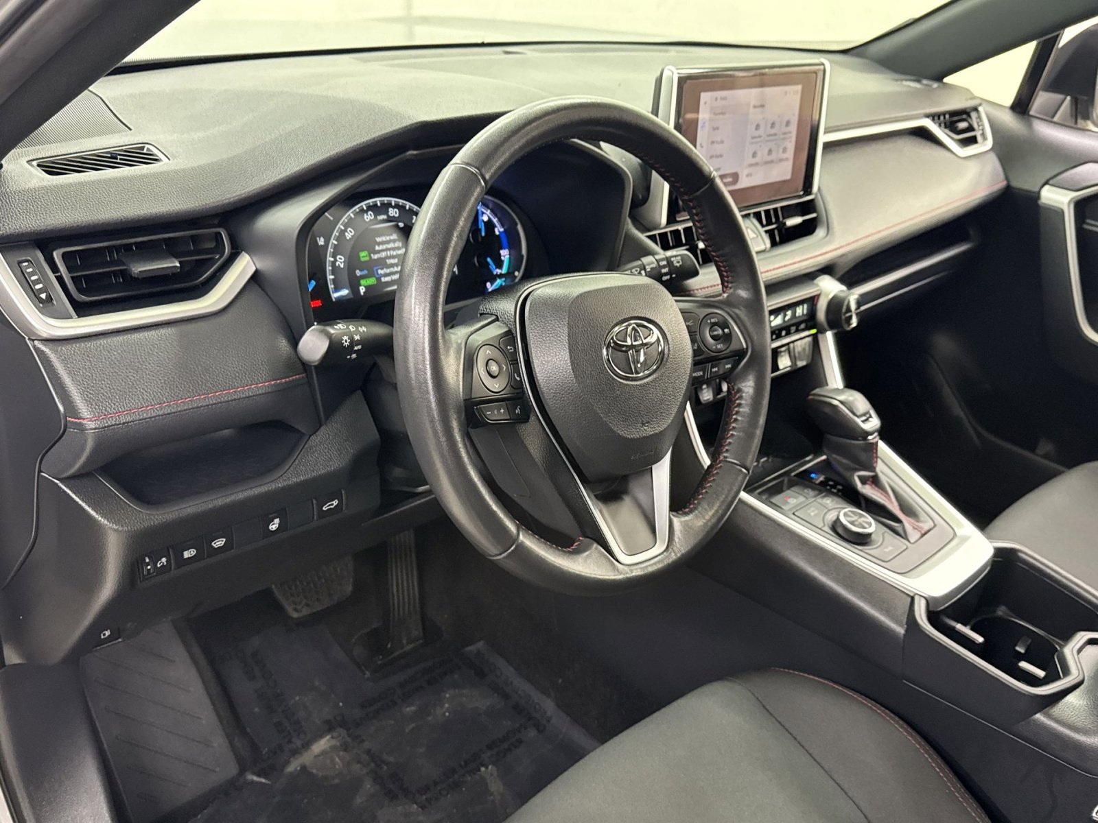 Used 2024 Toyota RAV4 SE image 7