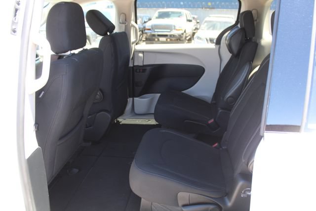 Used 2024 Chrysler Voyager LX FWD image 40