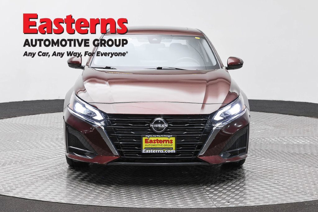 Used 2023 Nissan Altima 2.5 SV w/ SV Premium Package FWD image 3