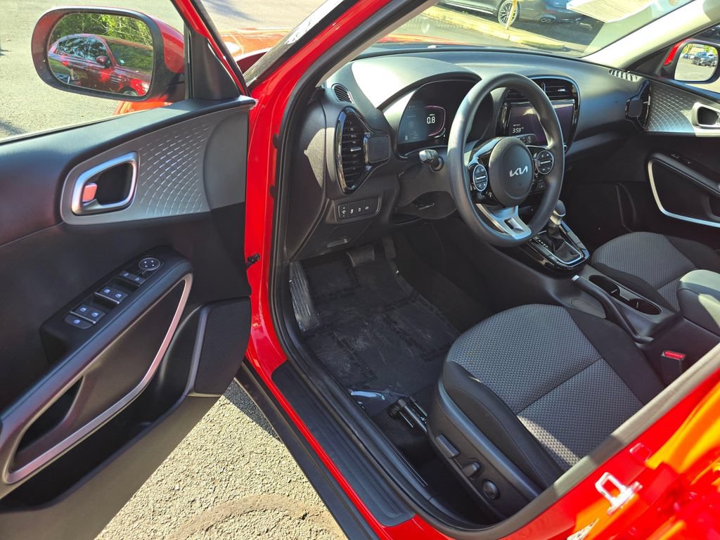 Used 2024 Kia Soul S FWD image 19