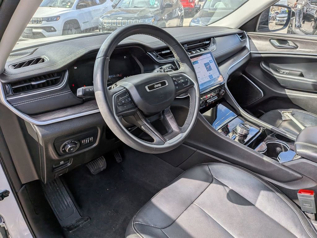 Certified 2023 Jeep Grand Cherokee L Limited w/ Black Appearance Package image 13