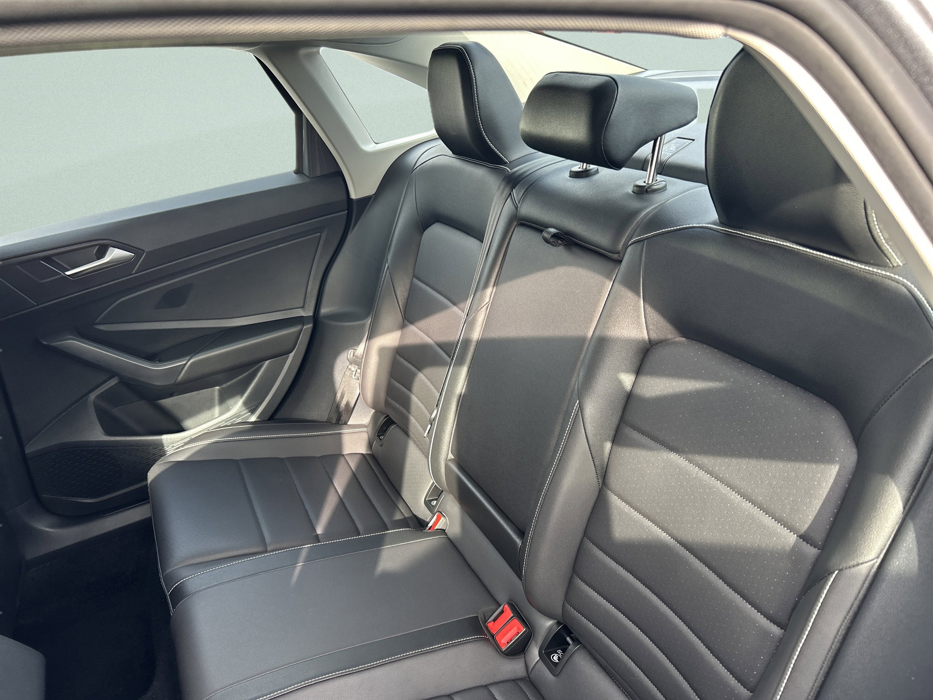 Used 2024 Volkswagen Jetta SE FWD image 15