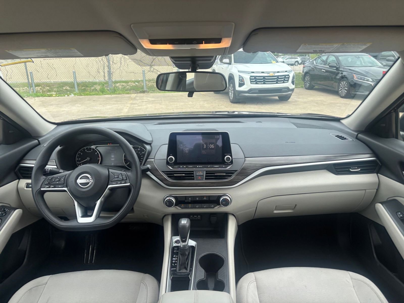 Used 2025 Nissan Altima 2.5 SV FWD image 33