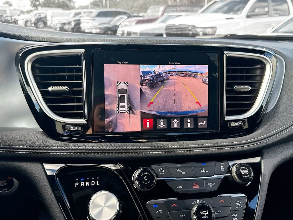 New 2026 Chrysler Pacifica Limited w/ S Appearance Package image 14